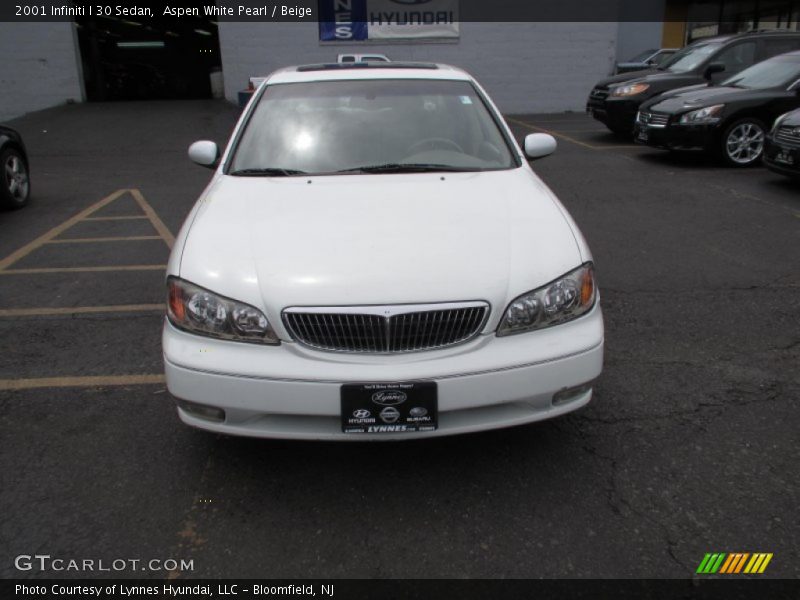 Aspen White Pearl / Beige 2001 Infiniti I 30 Sedan