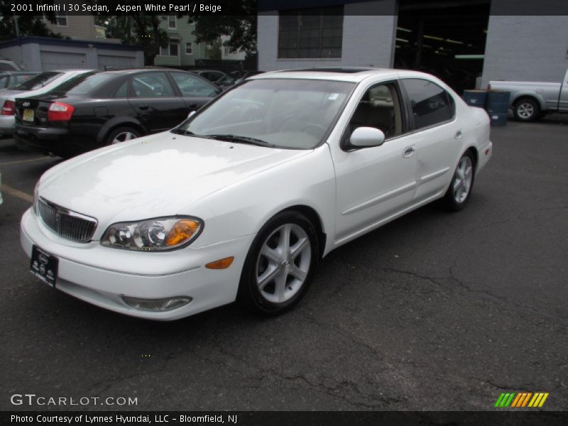 Aspen White Pearl / Beige 2001 Infiniti I 30 Sedan