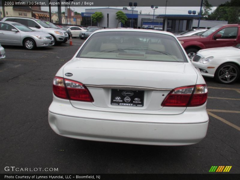 Aspen White Pearl / Beige 2001 Infiniti I 30 Sedan