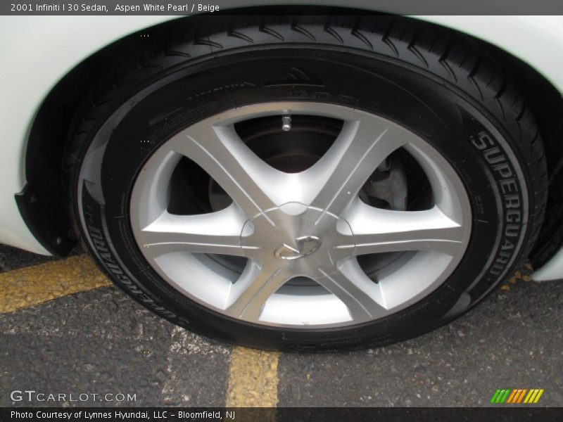 Aspen White Pearl / Beige 2001 Infiniti I 30 Sedan
