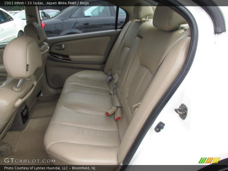 Aspen White Pearl / Beige 2001 Infiniti I 30 Sedan