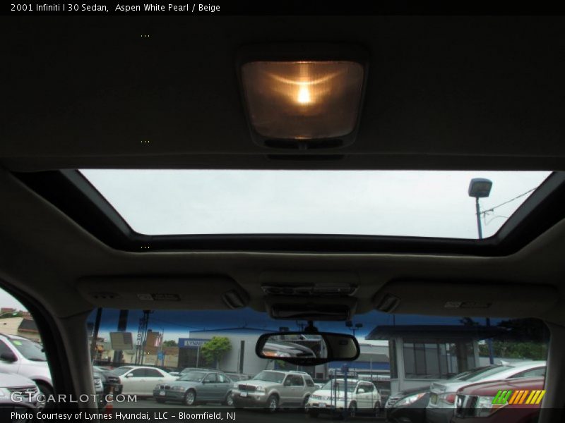 Aspen White Pearl / Beige 2001 Infiniti I 30 Sedan