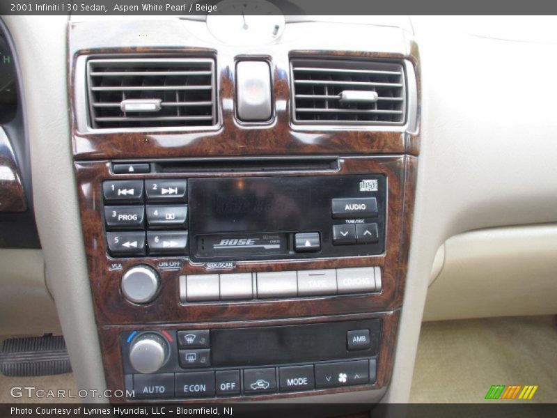 Aspen White Pearl / Beige 2001 Infiniti I 30 Sedan