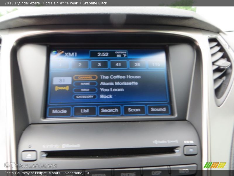 Porcelain White Pearl / Graphite Black 2013 Hyundai Azera