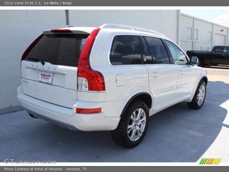Ice White / Beige 2013 Volvo XC90 3.2