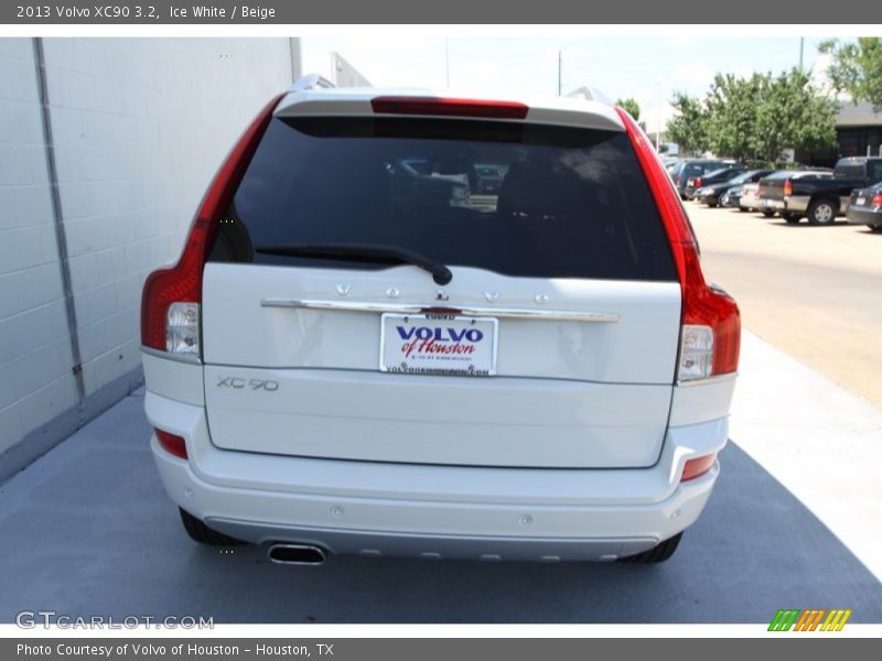 Ice White / Beige 2013 Volvo XC90 3.2