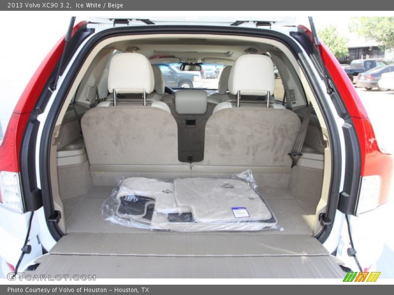 Ice White / Beige 2013 Volvo XC90 3.2