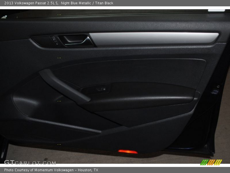 Night Blue Metallic / Titan Black 2013 Volkswagen Passat 2.5L S