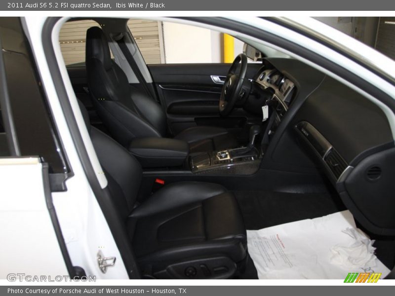 Ibis White / Black 2011 Audi S6 5.2 FSI quattro Sedan