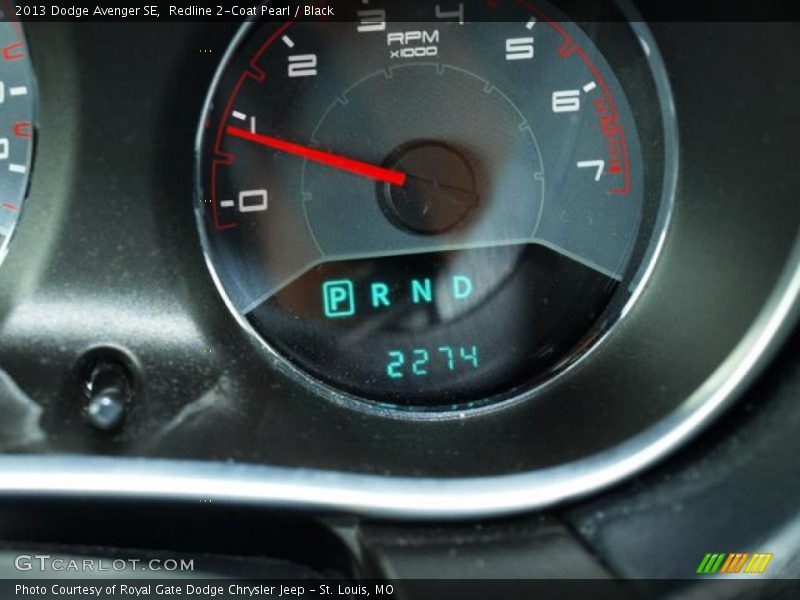 Redline 2-Coat Pearl / Black 2013 Dodge Avenger SE