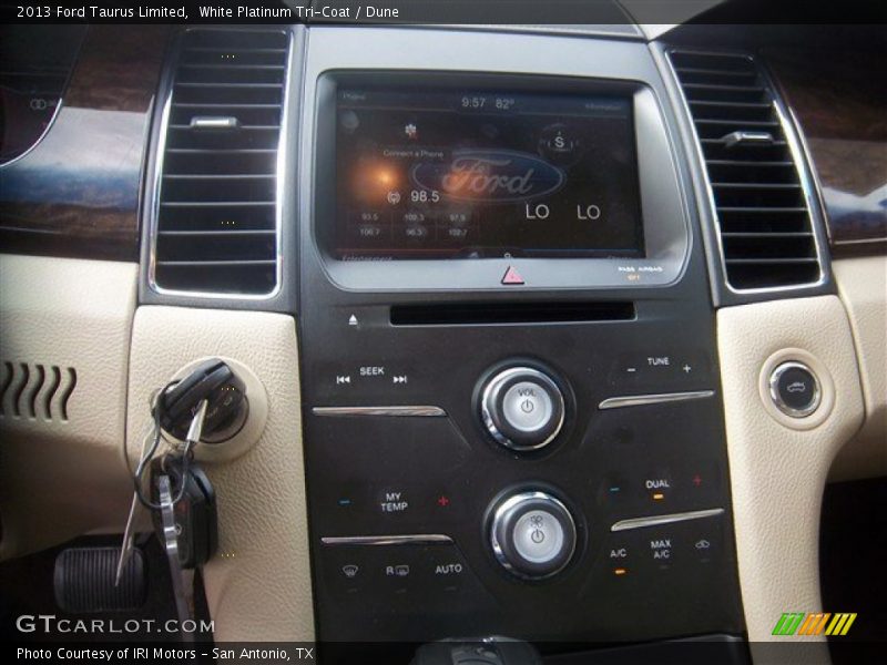 White Platinum Tri-Coat / Dune 2013 Ford Taurus Limited