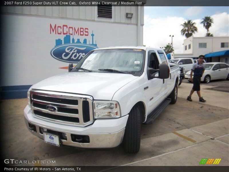 Oxford White Clearcoat / Medium Flint 2007 Ford F250 Super Duty XLT Crew Cab