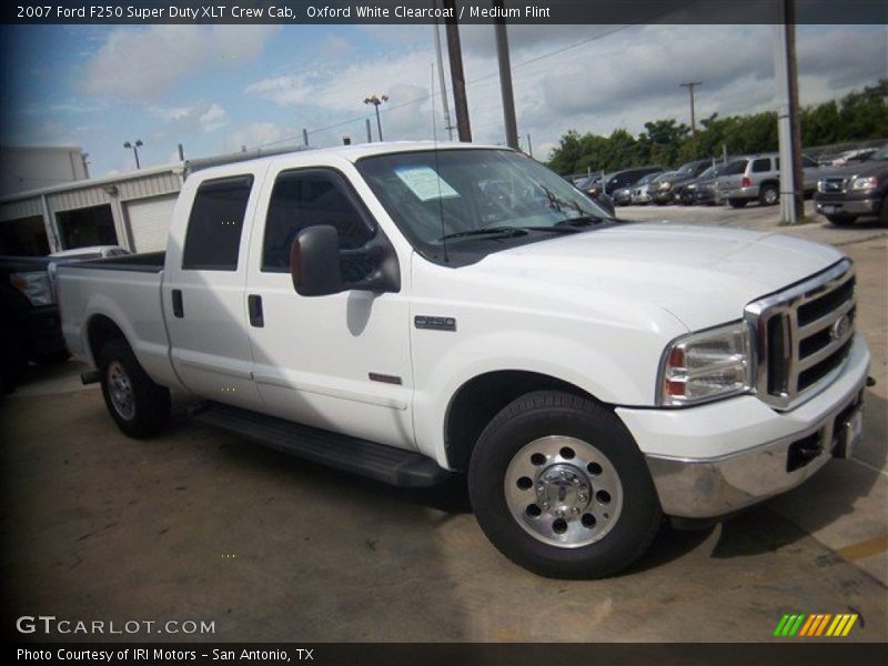 Oxford White Clearcoat / Medium Flint 2007 Ford F250 Super Duty XLT Crew Cab
