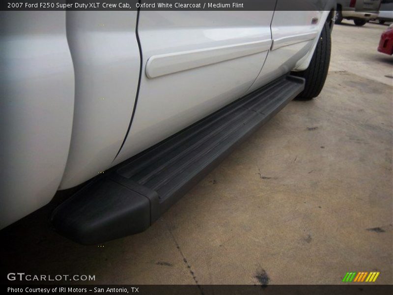 Oxford White Clearcoat / Medium Flint 2007 Ford F250 Super Duty XLT Crew Cab