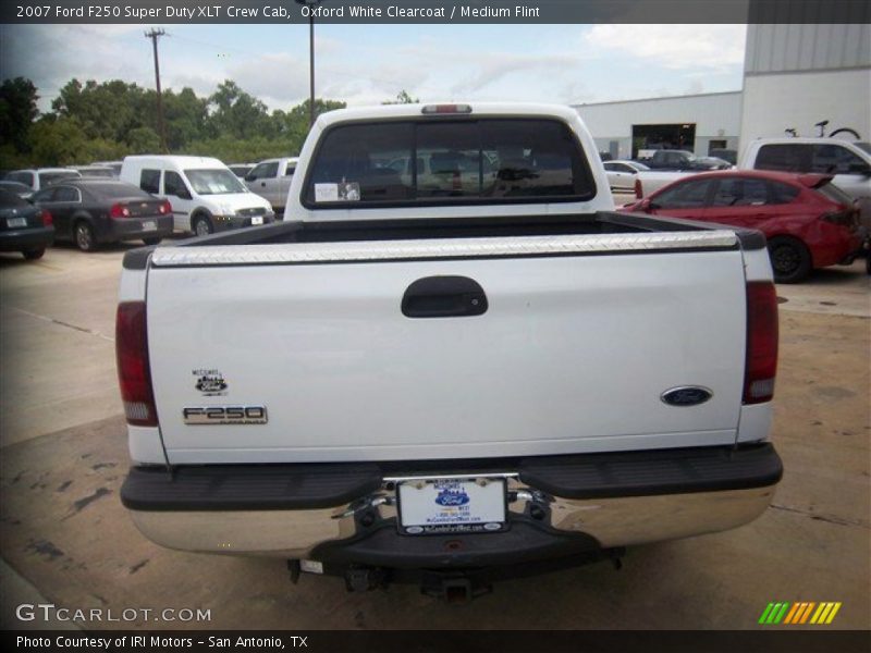 Oxford White Clearcoat / Medium Flint 2007 Ford F250 Super Duty XLT Crew Cab