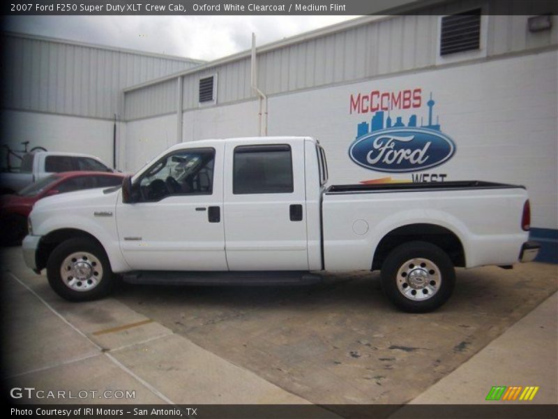 Oxford White Clearcoat / Medium Flint 2007 Ford F250 Super Duty XLT Crew Cab