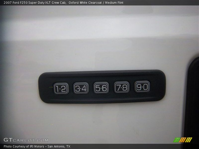 Oxford White Clearcoat / Medium Flint 2007 Ford F250 Super Duty XLT Crew Cab
