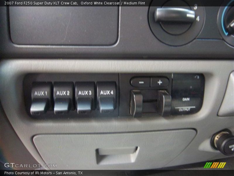 Oxford White Clearcoat / Medium Flint 2007 Ford F250 Super Duty XLT Crew Cab