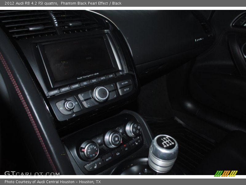 Phantom Black Pearl Effect / Black 2012 Audi R8 4.2 FSI quattro