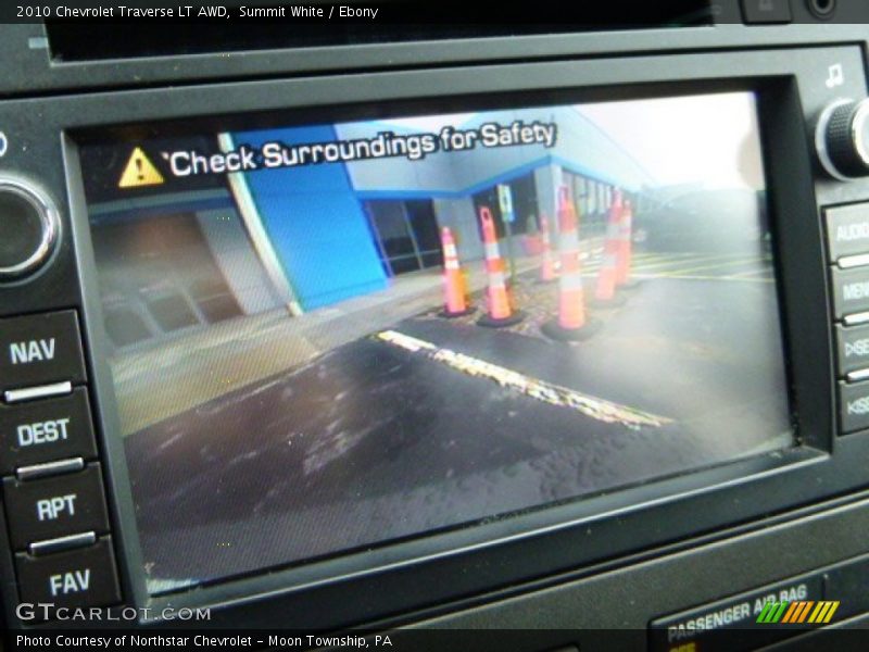 Summit White / Ebony 2010 Chevrolet Traverse LT AWD