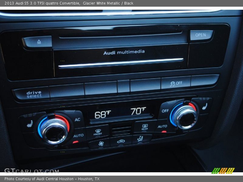 Controls of 2013 S5 3.0 TFSI quattro Convertible
