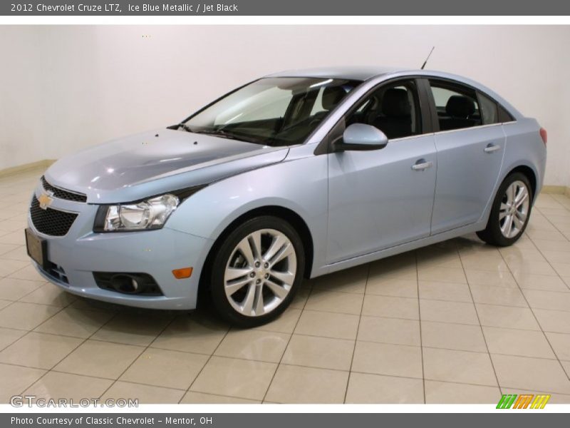 Front 3/4 View of 2012 Cruze LTZ