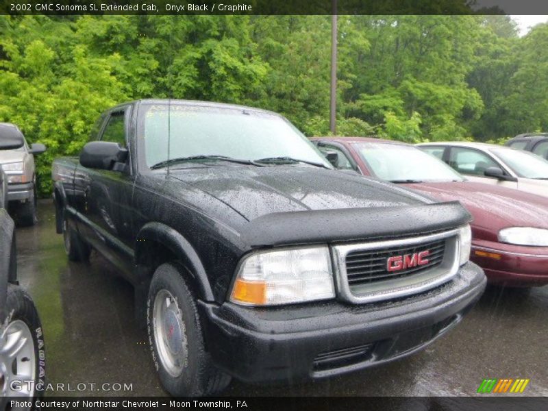 Front 3/4 View of 2002 Sonoma SL Extended Cab