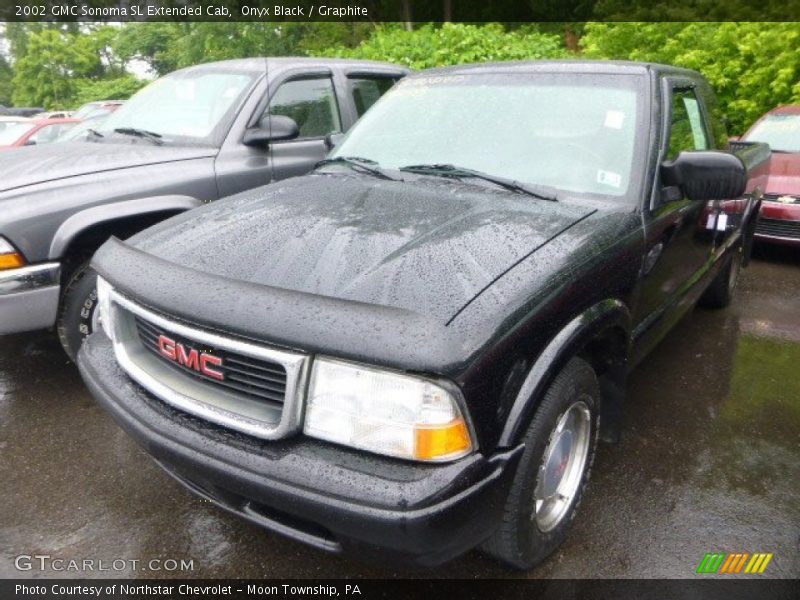 Front 3/4 View of 2002 Sonoma SL Extended Cab