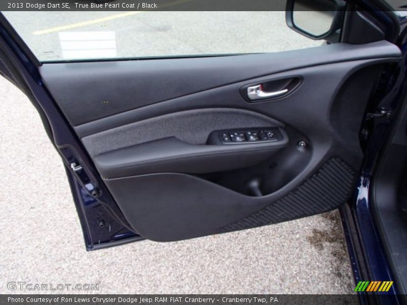 True Blue Pearl Coat / Black 2013 Dodge Dart SE