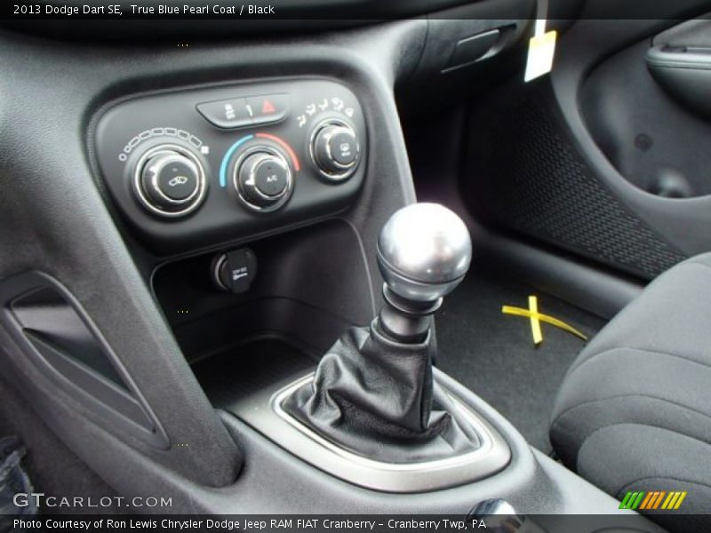 True Blue Pearl Coat / Black 2013 Dodge Dart SE