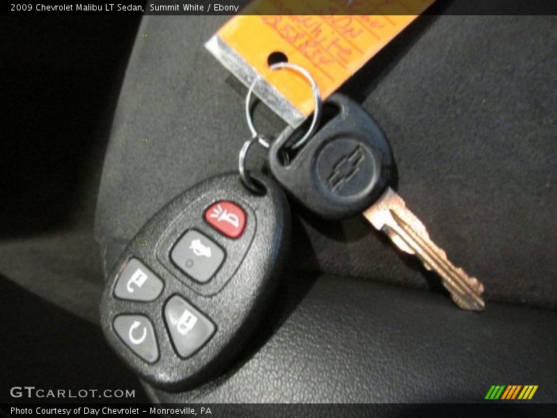 Summit White / Ebony 2009 Chevrolet Malibu LT Sedan
