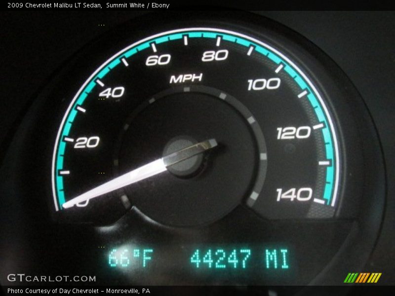 Summit White / Ebony 2009 Chevrolet Malibu LT Sedan