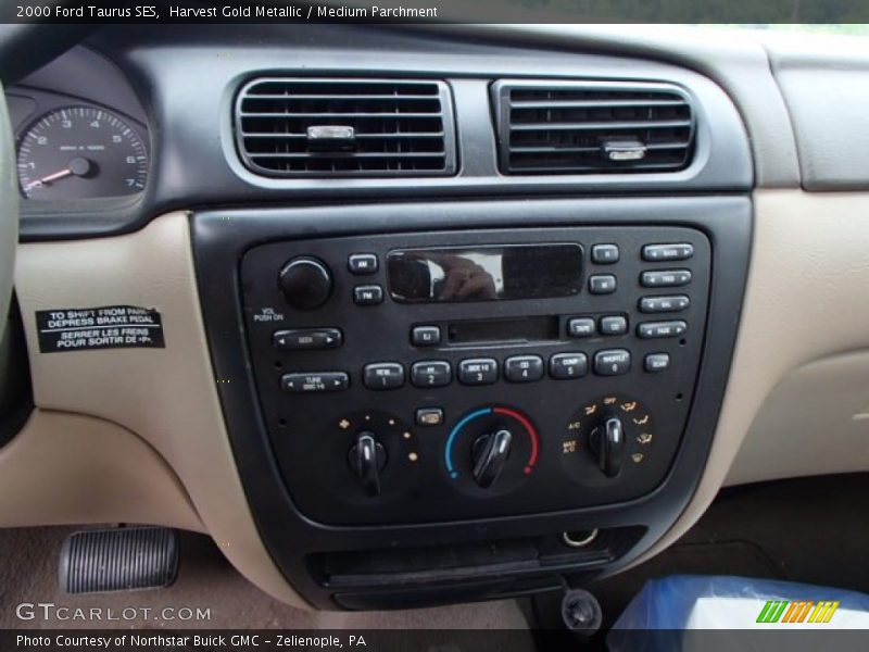 Harvest Gold Metallic / Medium Parchment 2000 Ford Taurus SES