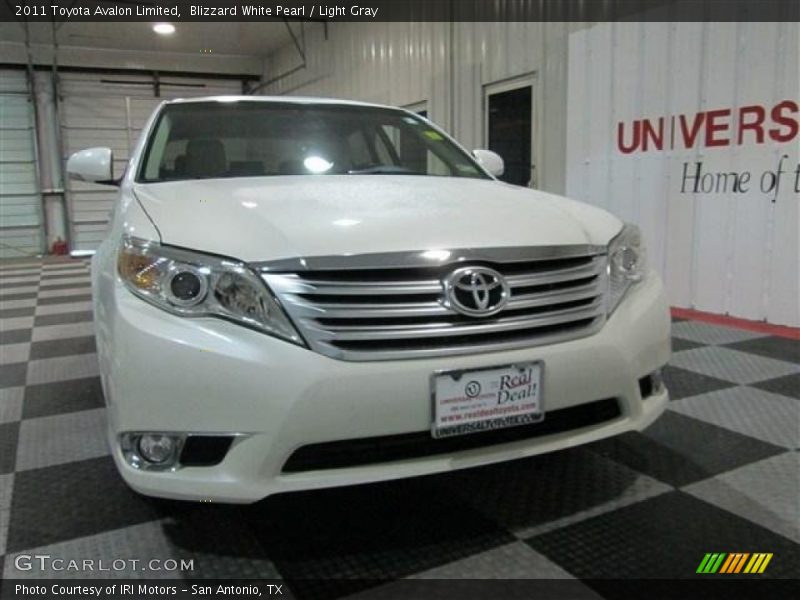 Blizzard White Pearl / Light Gray 2011 Toyota Avalon Limited