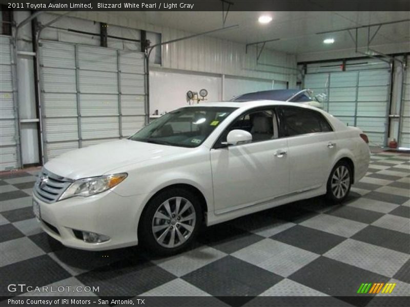Blizzard White Pearl / Light Gray 2011 Toyota Avalon Limited