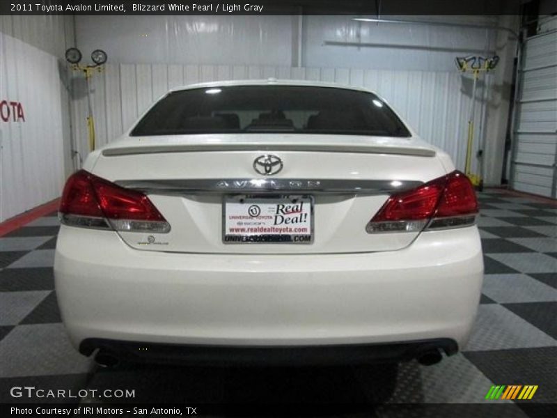 Blizzard White Pearl / Light Gray 2011 Toyota Avalon Limited