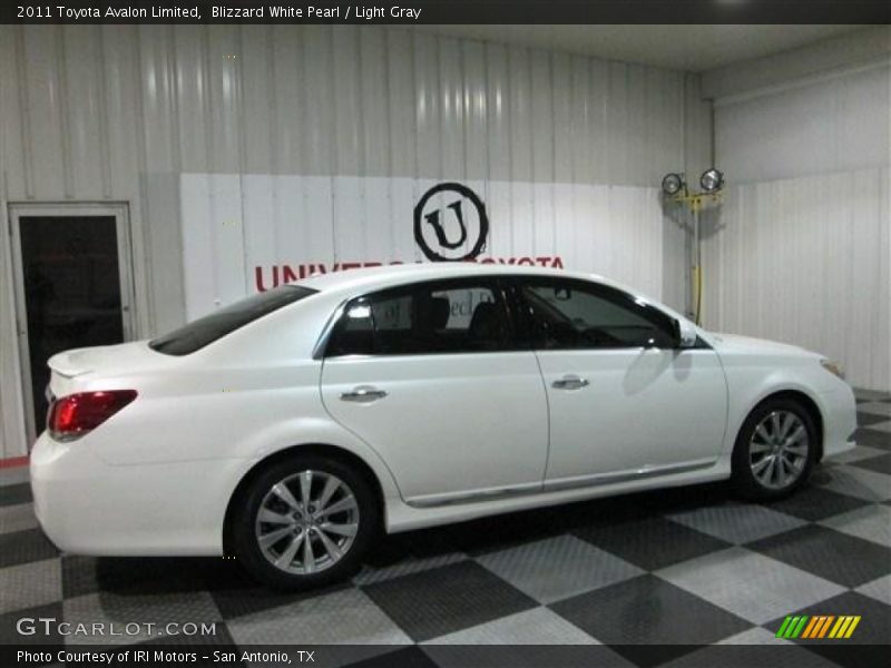 Blizzard White Pearl / Light Gray 2011 Toyota Avalon Limited