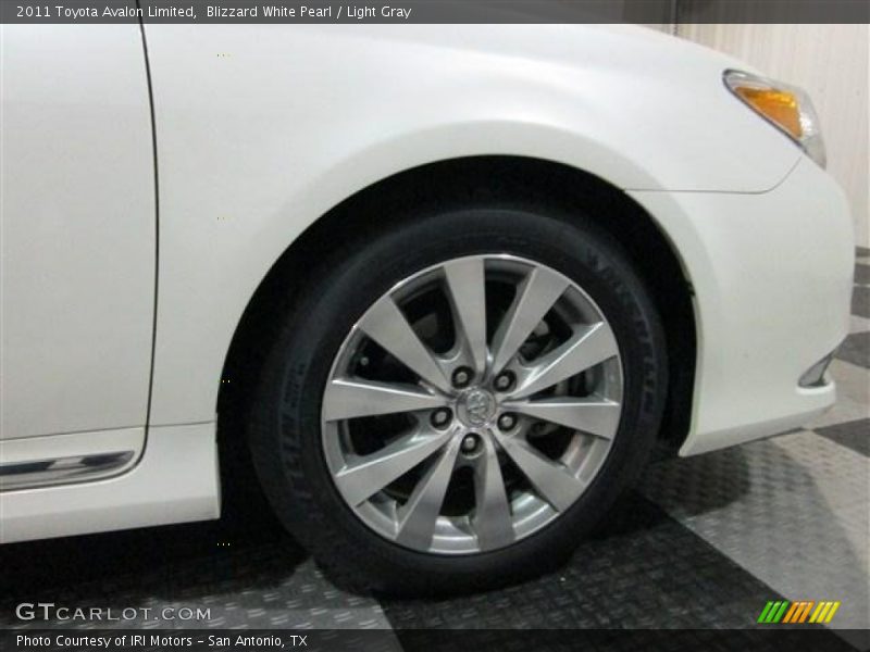 Blizzard White Pearl / Light Gray 2011 Toyota Avalon Limited