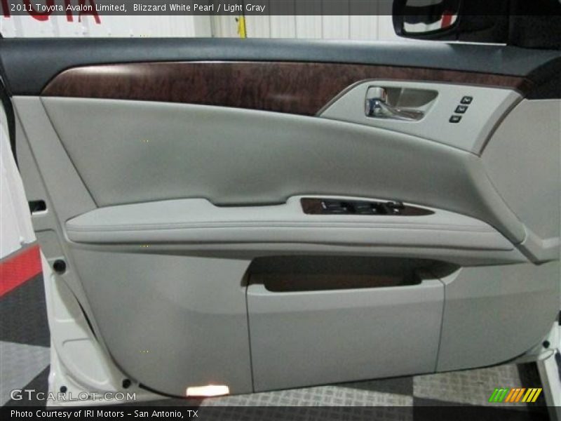 Blizzard White Pearl / Light Gray 2011 Toyota Avalon Limited