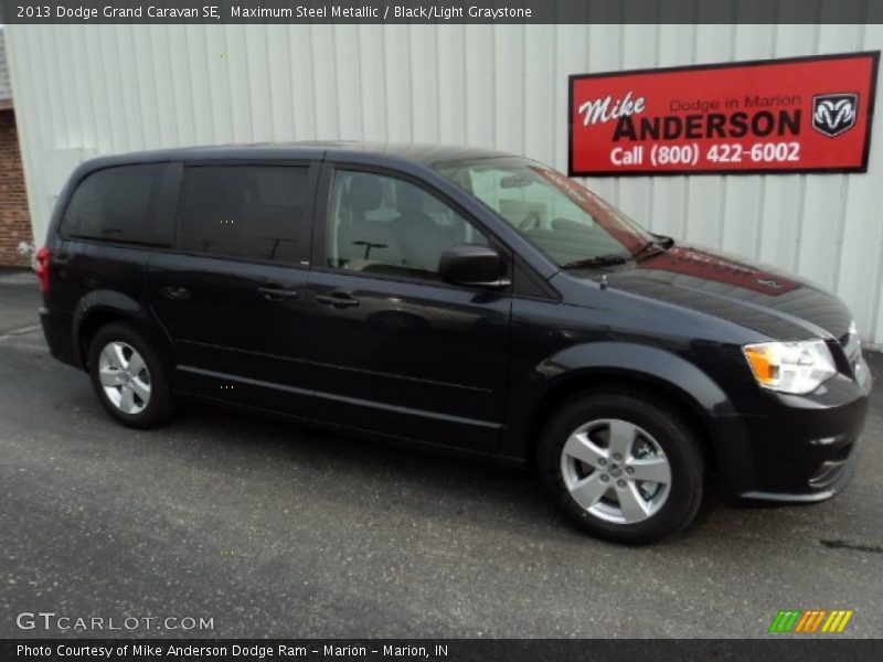 Maximum Steel Metallic / Black/Light Graystone 2013 Dodge Grand Caravan SE