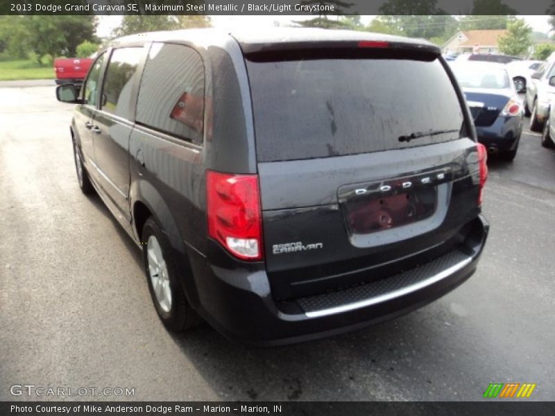 Maximum Steel Metallic / Black/Light Graystone 2013 Dodge Grand Caravan SE