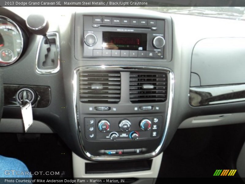 Maximum Steel Metallic / Black/Light Graystone 2013 Dodge Grand Caravan SE
