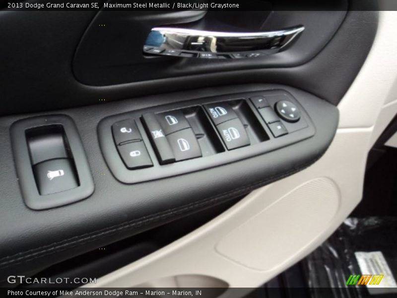 Maximum Steel Metallic / Black/Light Graystone 2013 Dodge Grand Caravan SE