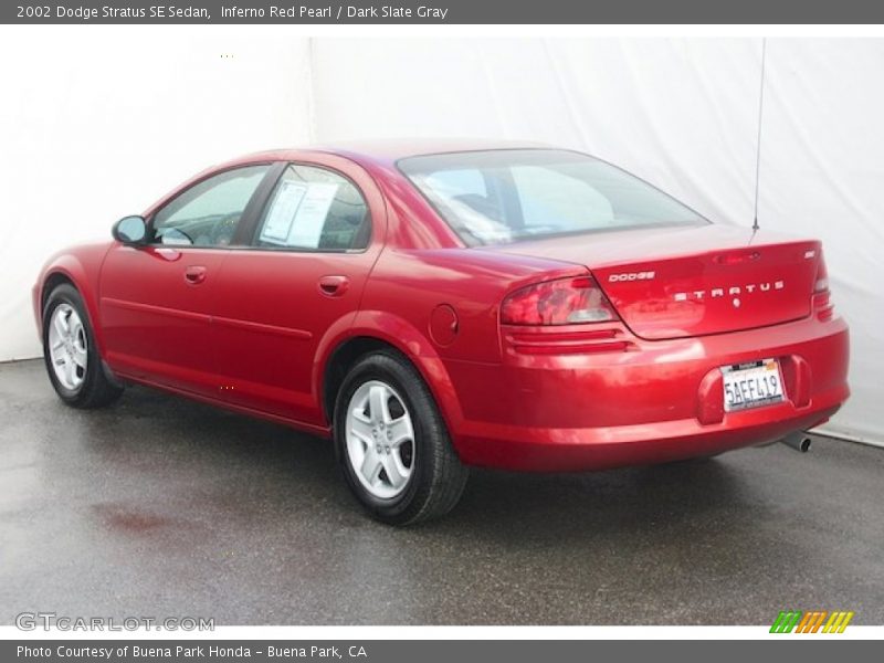 Inferno Red Pearl / Dark Slate Gray 2002 Dodge Stratus SE Sedan