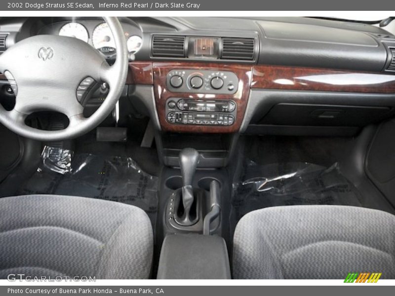 Inferno Red Pearl / Dark Slate Gray 2002 Dodge Stratus SE Sedan