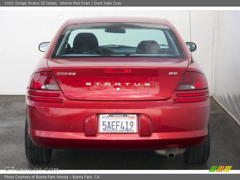 Inferno Red Pearl / Dark Slate Gray 2002 Dodge Stratus SE Sedan