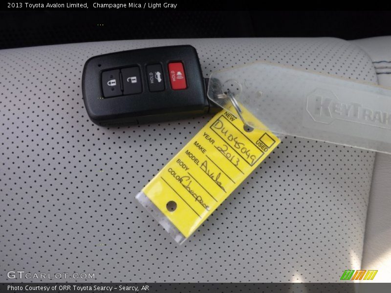 Champagne Mica / Light Gray 2013 Toyota Avalon Limited