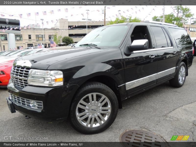 Front 3/4 View of 2010 Navigator L 4x4