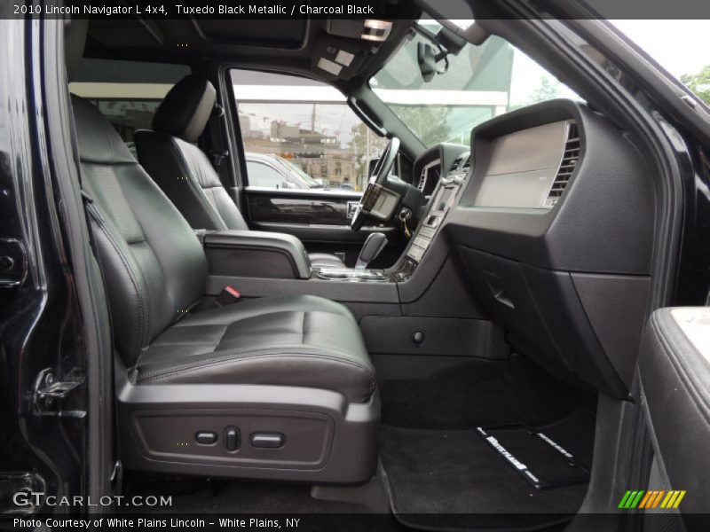 Front Seat of 2010 Navigator L 4x4