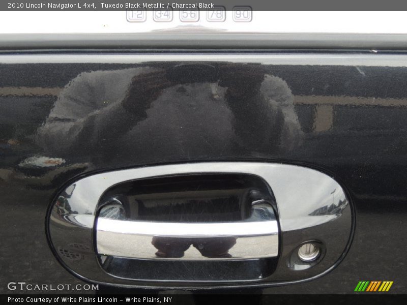 Tuxedo Black Metallic / Charcoal Black 2010 Lincoln Navigator L 4x4